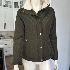 Michael Kors Green Puffer Jacket with Quilted Design and Fuzzy Collar